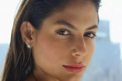 Após rumores de novo amor, ex-BBB Mari Gonzalez chama seguidora de 'desocupada'
