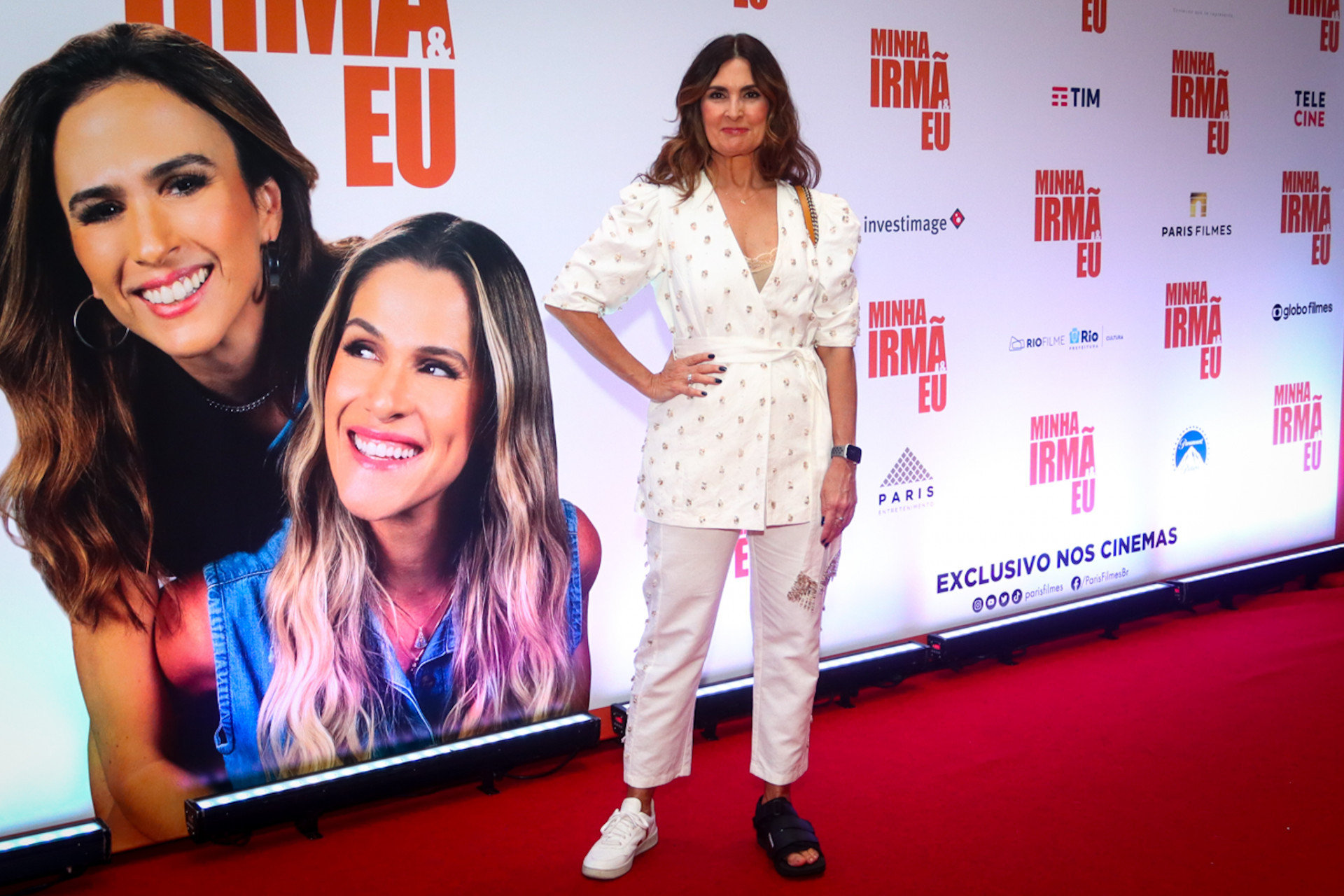 De bota ortopédica, Fátima Bernardes prestigia pré-estreia de 'Minha Irmã e Eu' - Victor Chapetta/ Agnews