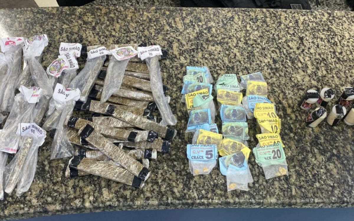 Após o assalto ao banco, PM apreendeu armas e drogas em comunidades de Queimados