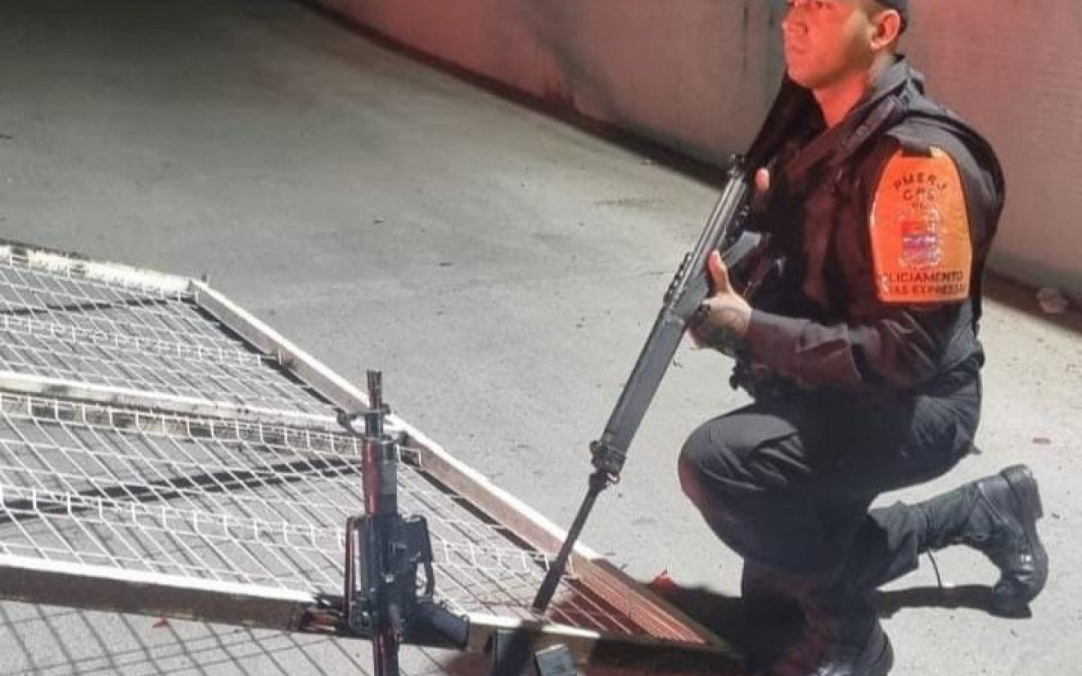 PM apreendeu fuzil, pistola, carregadores e munições
