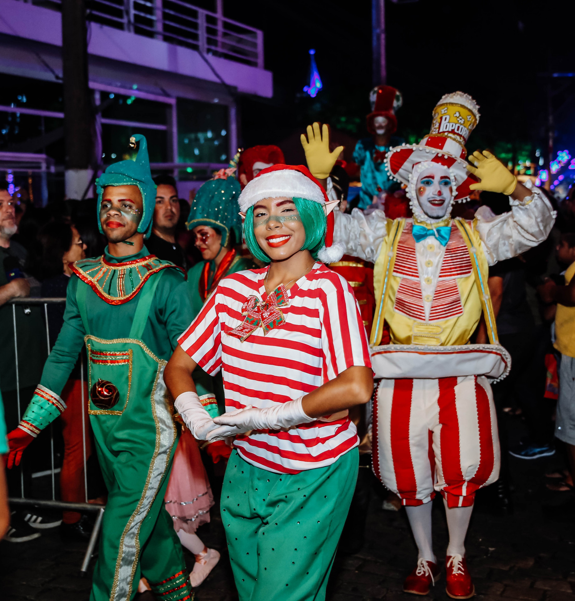 Magé Luz inaugura espetáculo de luzes e alegria