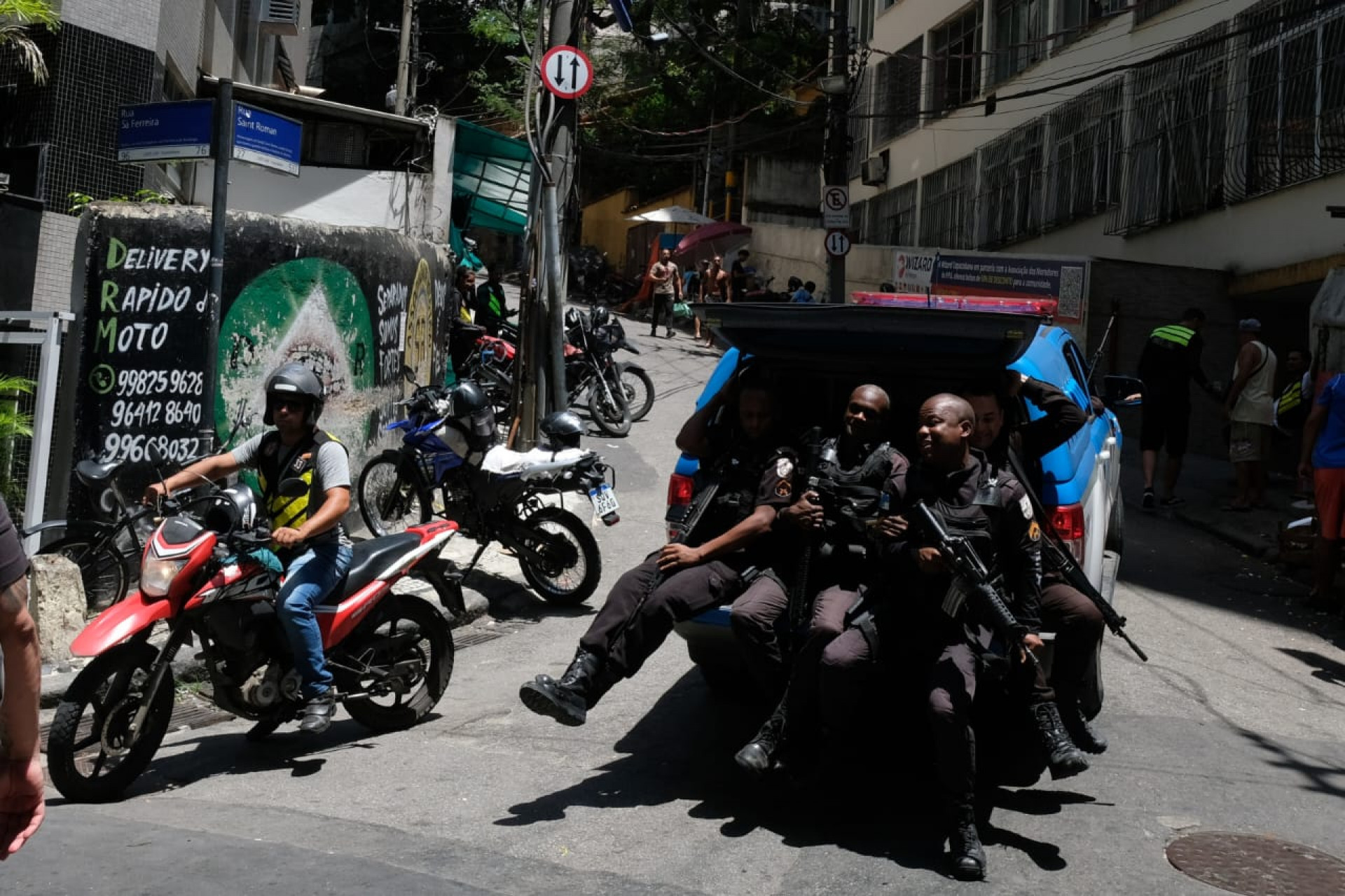 Operação da Policia Militar no Pavão-Pavãozinho, em Copacabana - Pedro Ivo/ Agência O Dia