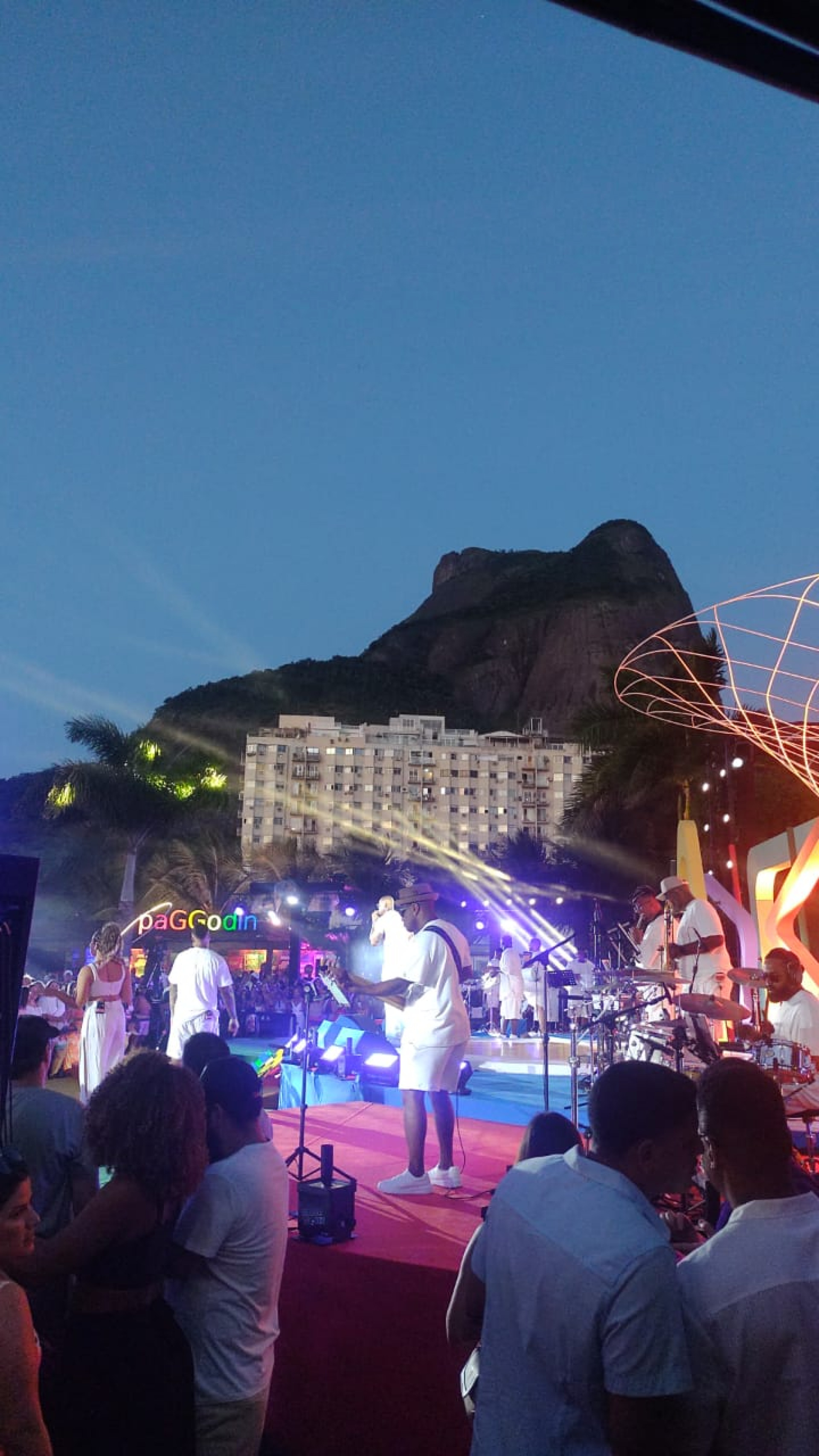 Léo Santana grava projeto de pagode no Rio - Marcela RIbeiro/ Agência O Dia