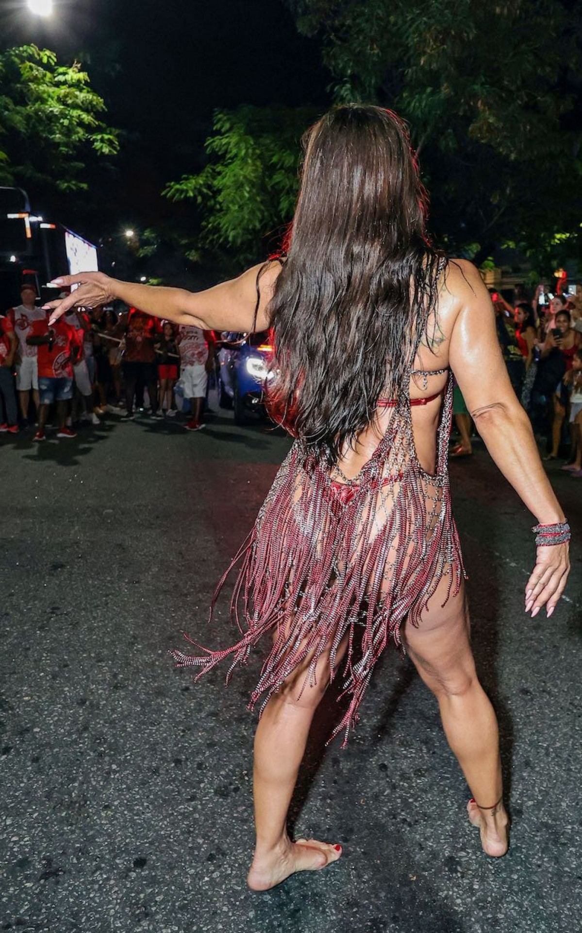 Viviane Araújo participa de ensaio do Salgueiro