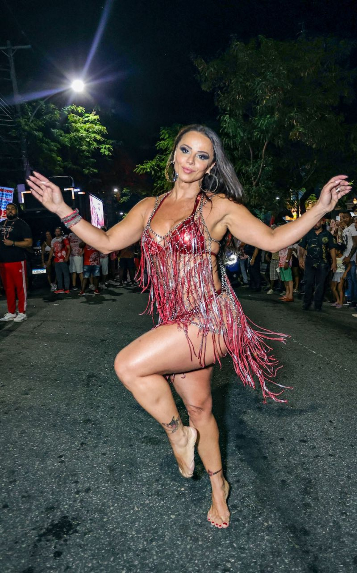 Viviane Araújo participa de ensaio do Salgueiro