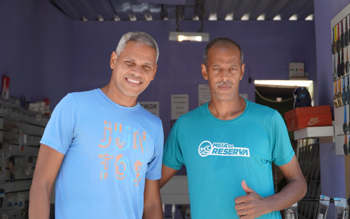 Irm&atilde;os Santana em sua loja de aluguel de ferramentas, no bairro de Coelho da Rocha  - Divulga&ccedil;&atilde;o/ Andr&eacute; Albuquerque
