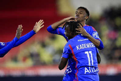 Sondado pelo Botafogo, Jeffinho faz gol da vitória do Lyon pelo Campeonato Francês