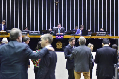 Câmara aprova reforma tributária em 1º turno com placar de 371 votos a 121 e 3 abstenções