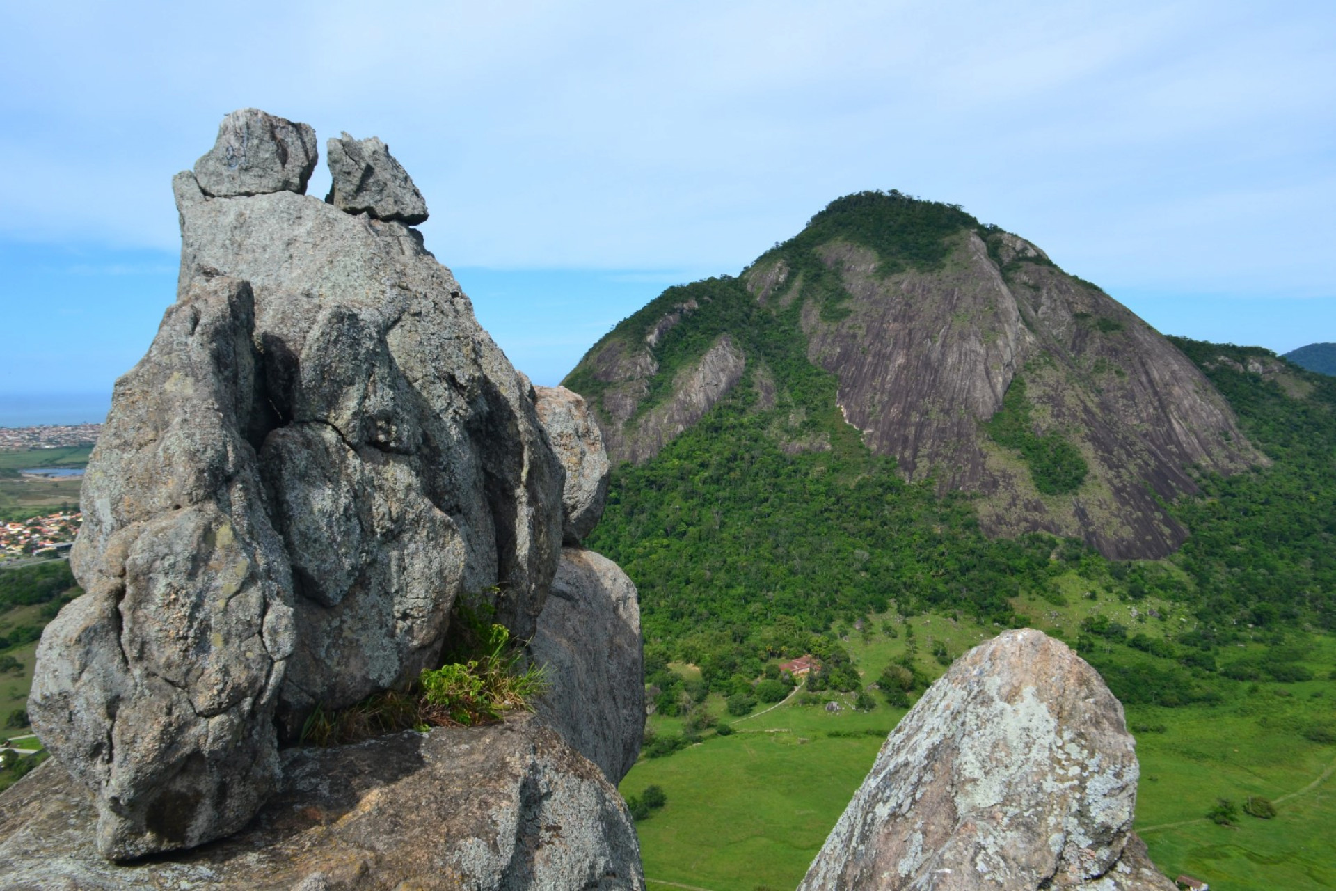 Trilha na Pedra do Macaco: s&atilde;o mais de 200 metros de altitude em Maric&aacute; - Divulga&ccedil;&atilde;o