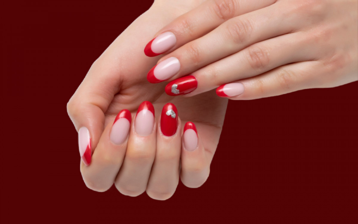 As unhas ganham destaque no look para o Natal (Imagem: Dina Shuba | Shutterstock)