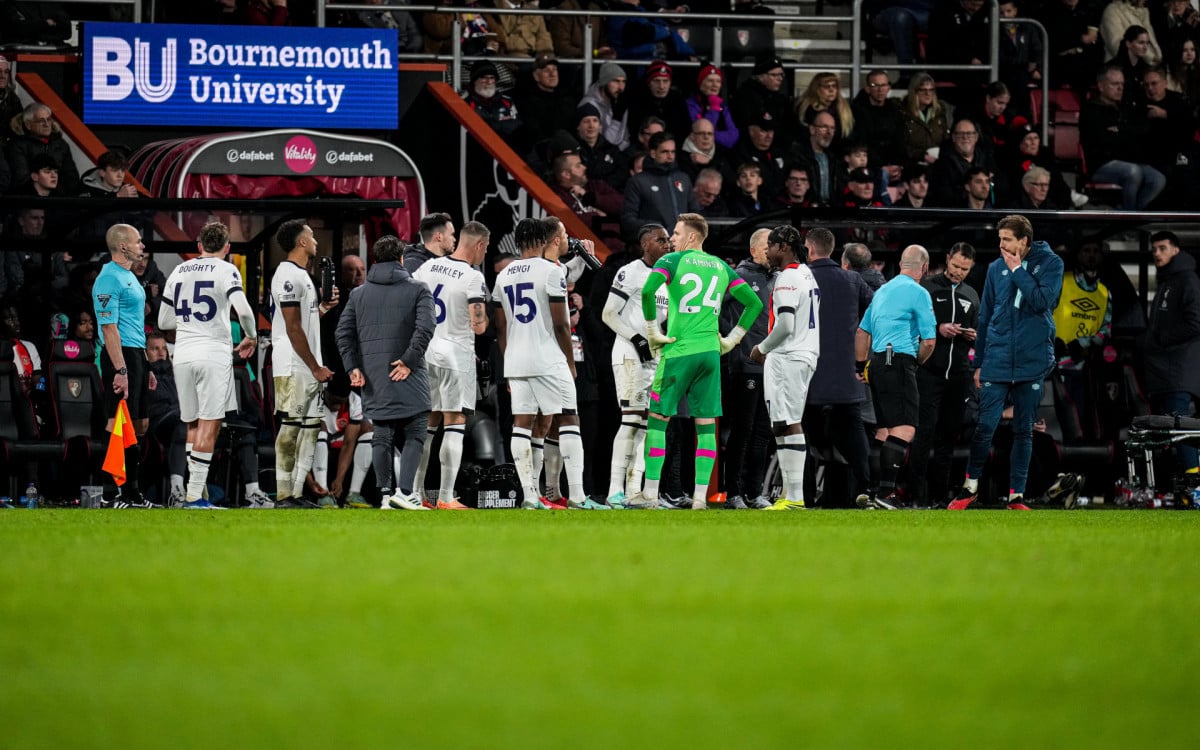 Capitão do Luton teve colapso em pleno jogo em Bournemouth