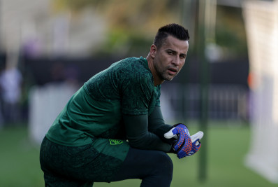 Fábio, do Fluminense, perde para Cristiano Ronaldo em número de jogos no século