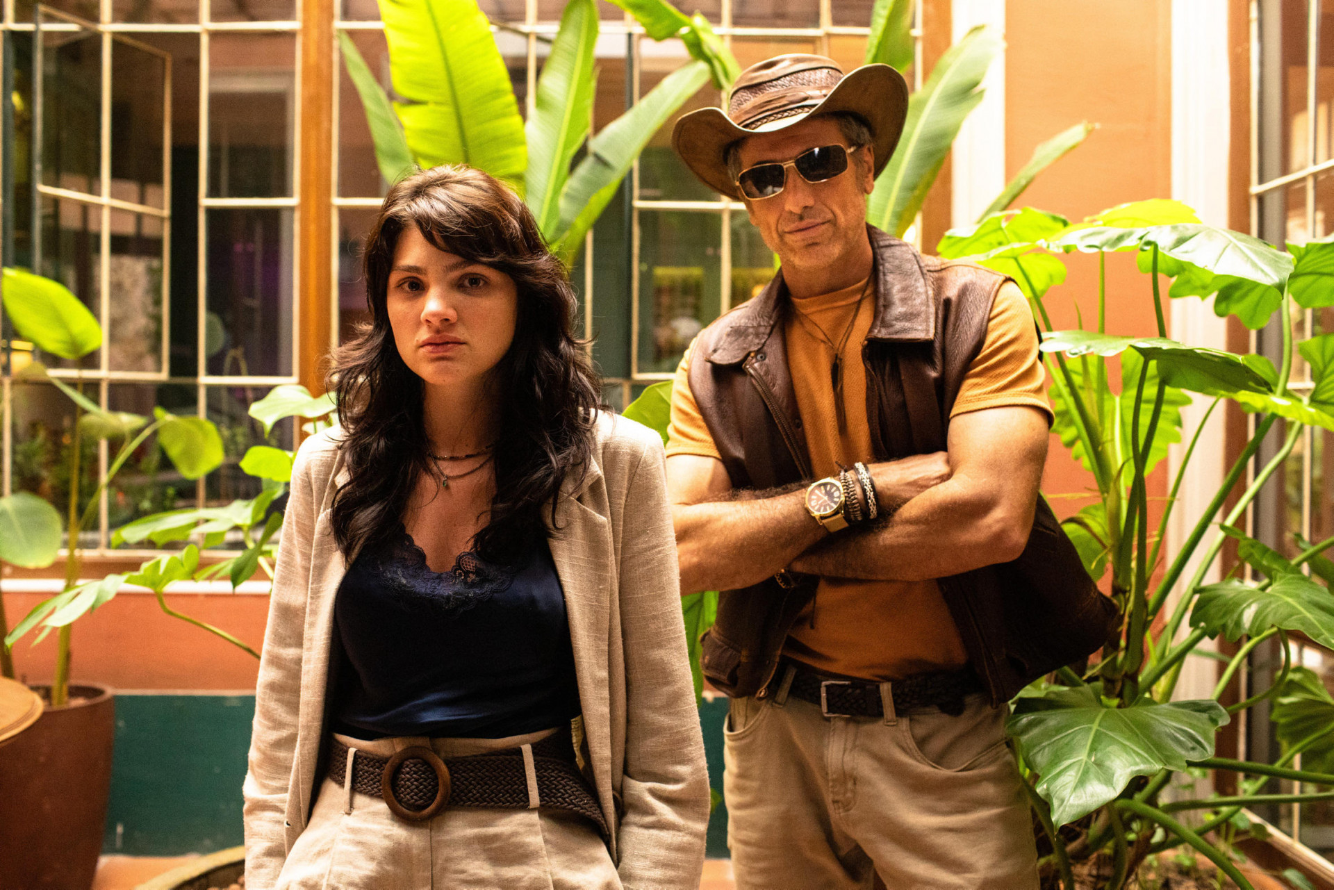 Petra (Debora Ozório) e Dirceu (Eriberto Leão) - Globo/Paulo Barros