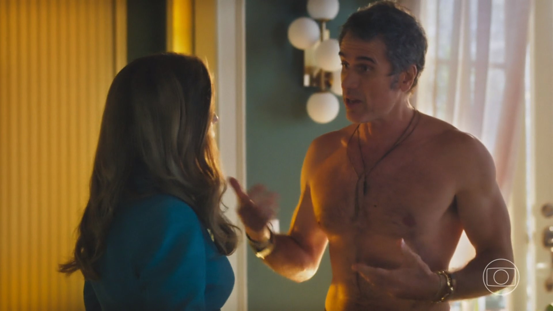 Irmão de Irene (Gloria Pires), Dirceu (Eriberto Leão) está de volta a Nova Primavera - Reprodução/TV Globo