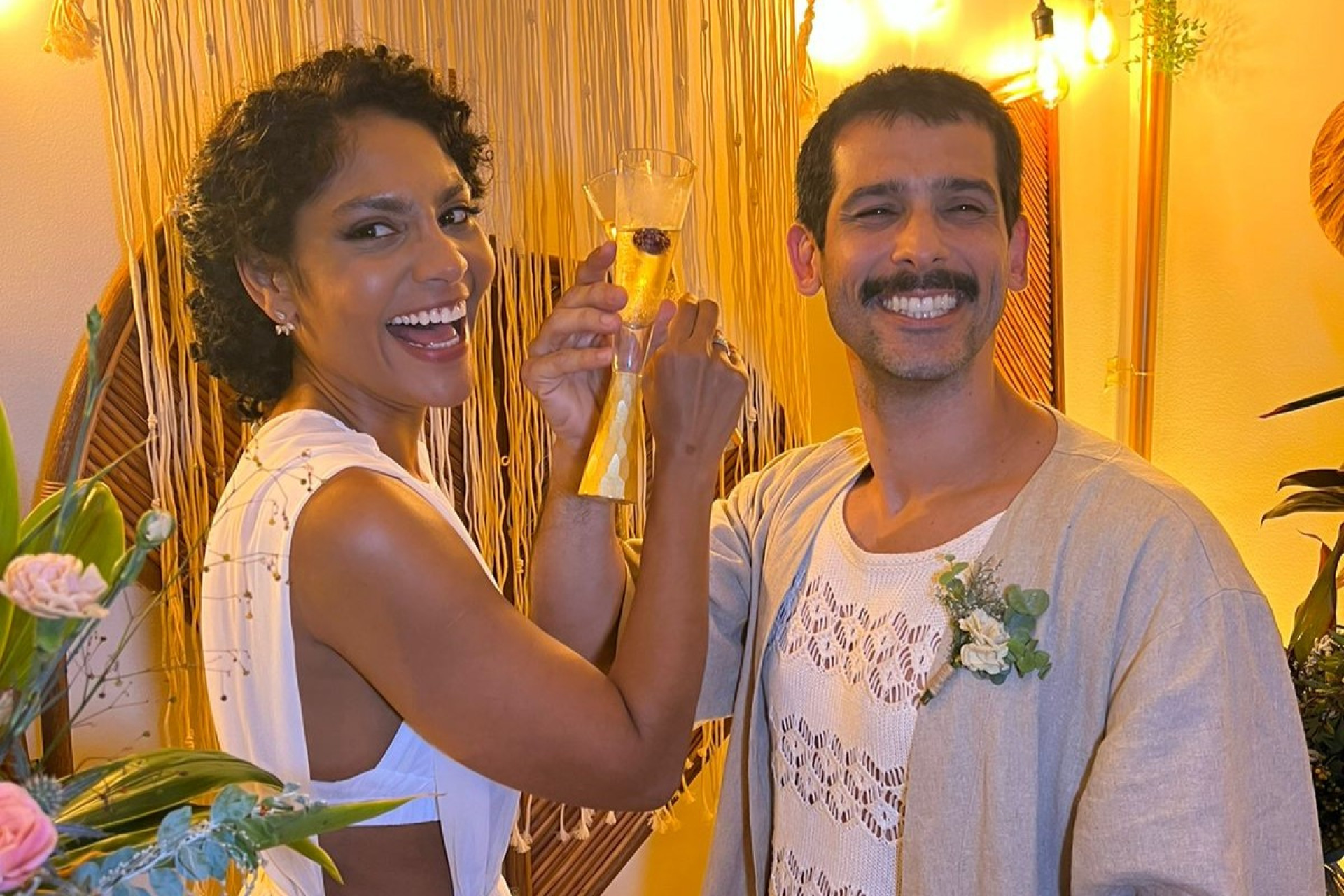 Barbara Reis se casa com o ator Raphaél Najàn em cerimônia íntima - Divulgação