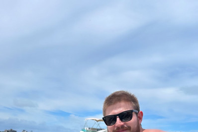 Juliette posta foto com namorado após postagem polêmica de amiga