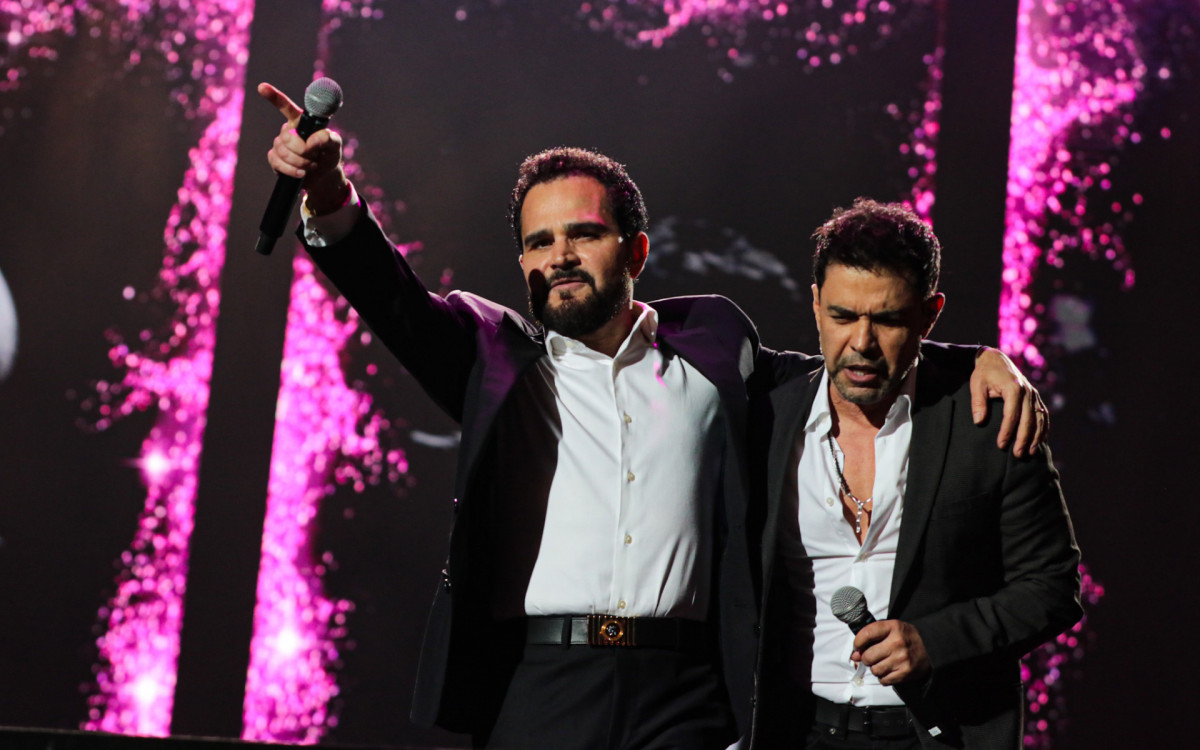 Zezé Di Camargo e Luciano durante encerramento da turnê \'Amigos 20 anos\', em São Paulo