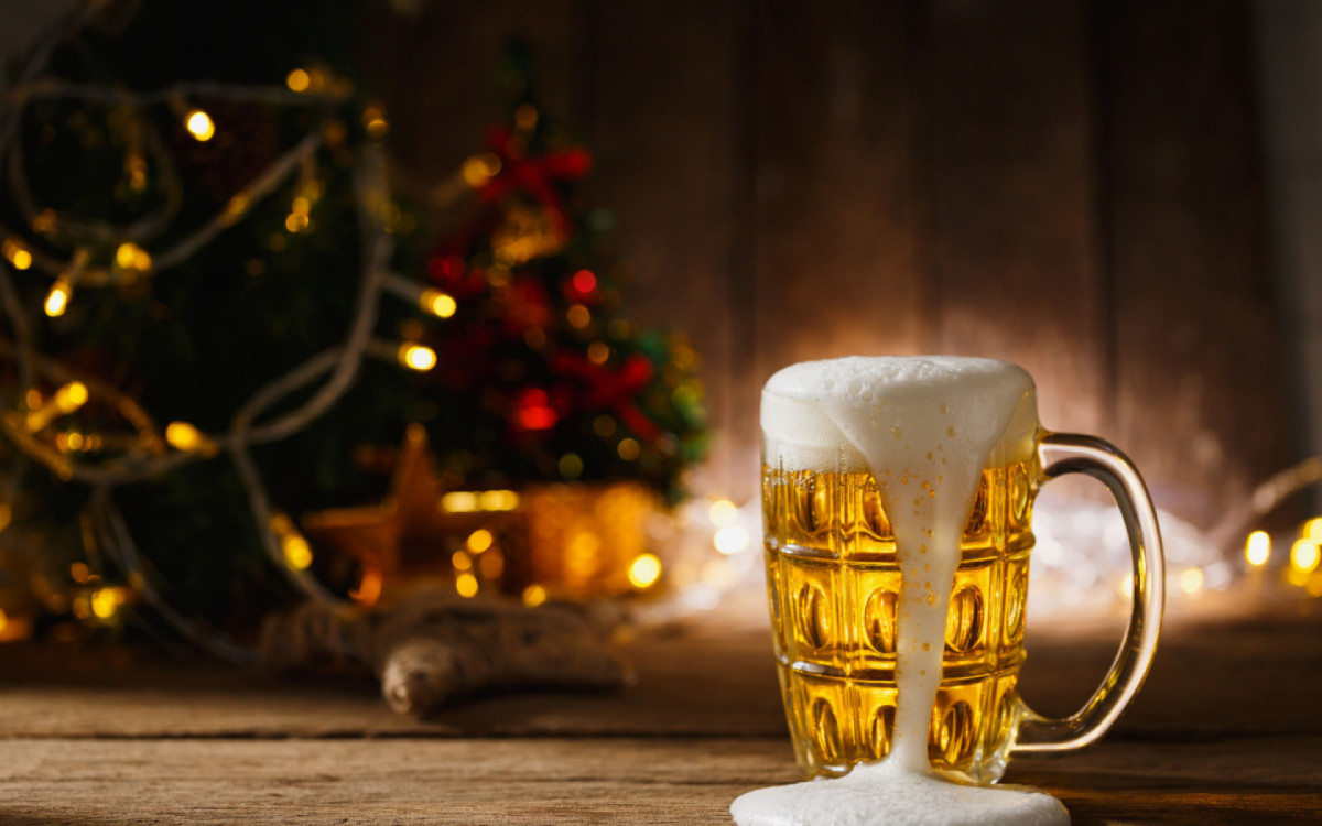 Cervejas s&atilde;o uma excelente op&ccedil;&atilde;o para harmonizar o sabor das comidas de fim de ano (Imagem: U2M Brand |  Shutterstock)
