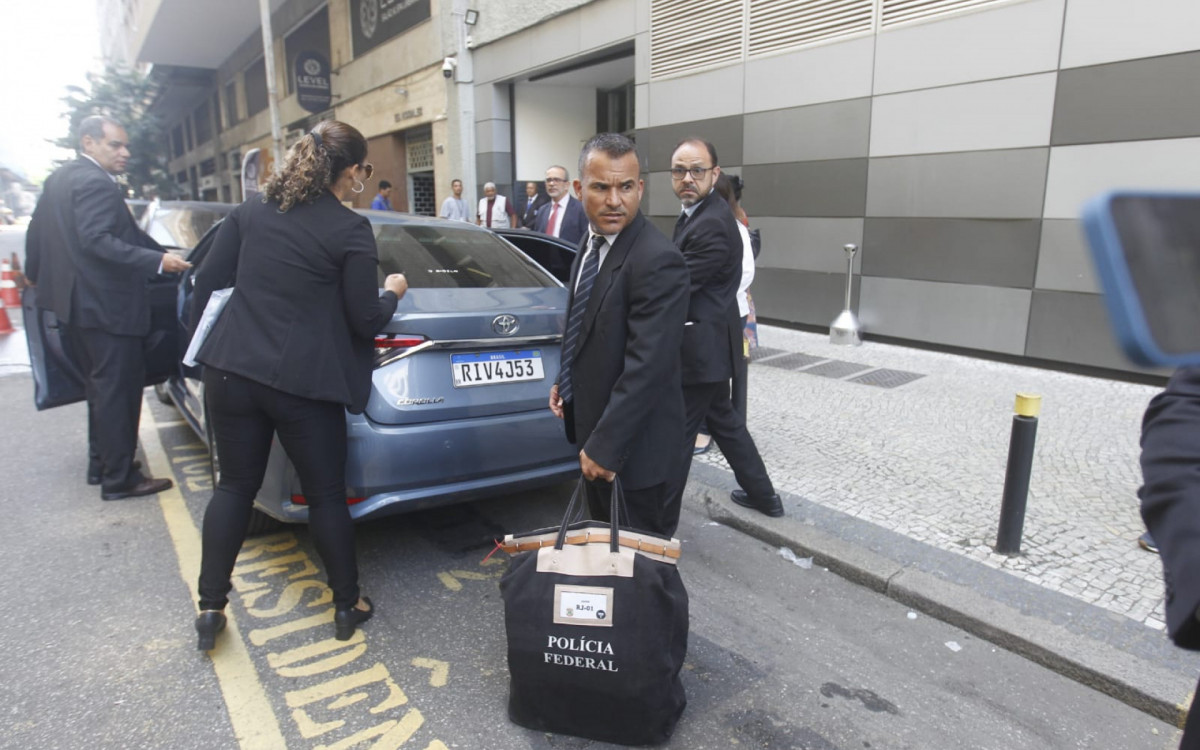 Agentes da PF e MP cumpriram mandados de busca e apreensão no gabinete da deputada Lucinha na Alerj - Reginaldo Pimenta/Agência O DIA