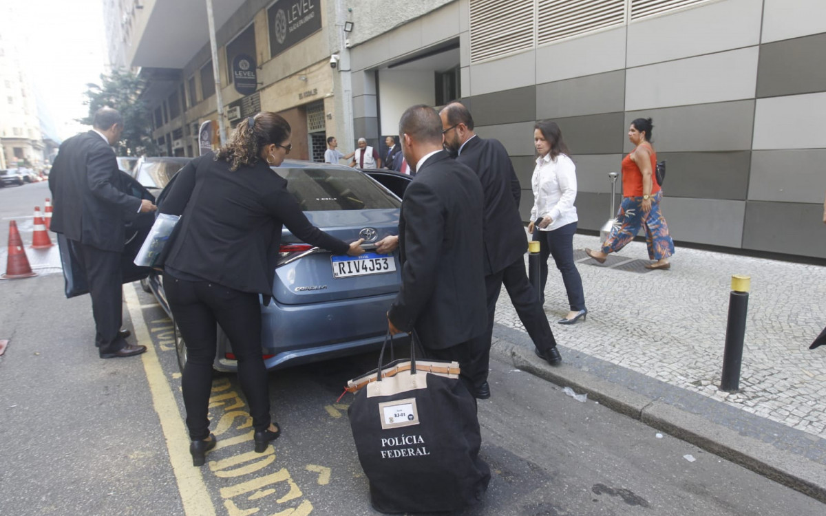 Agentes da PF e MP cumpriram mandados de busca e apreensão no gabinete da deputada Lucinha na Alerj - Reginaldo Pimenta/Agência O DIA