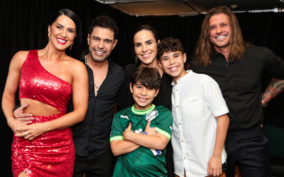 Zezé Di Camargo recebe Wanessa, Graciele, Dado e netos em show - Van Campos / AgNews
