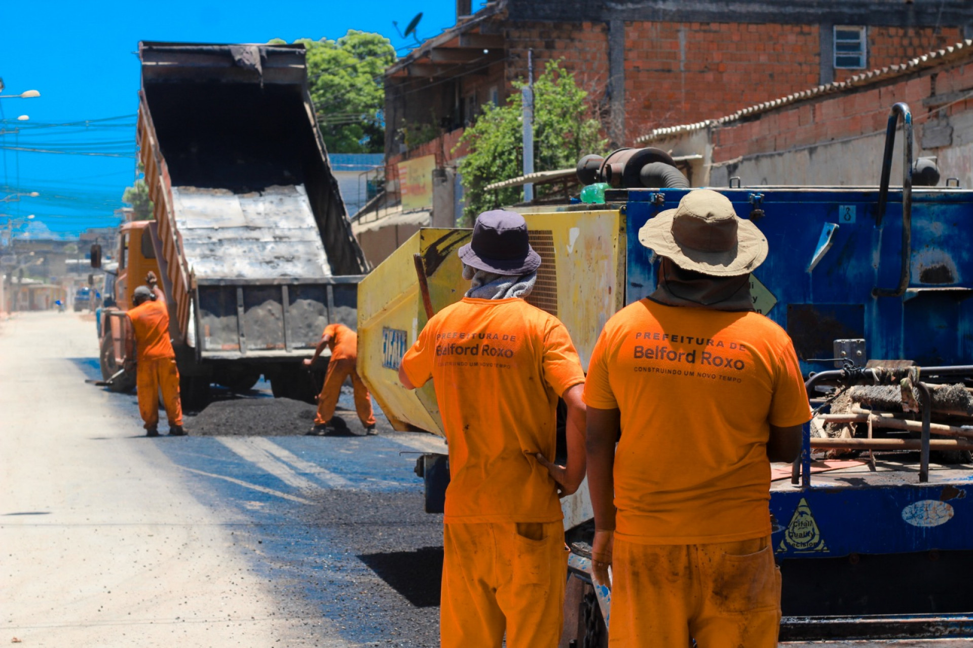 A pavimenta&ccedil;&atilde;o do bairro iniciou na rua Beg&ocirc;nia, come&ccedil;ando na altura do Centro de Atendimento Integrado - Kristian Amarante/PMBR