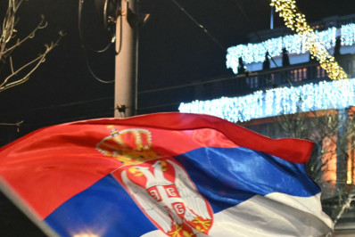 Milhares protestam na Sérvia contra resultado das eleições