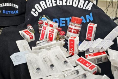 Corregedoria do Detran realiza fiscalização em autoescola de Araruama e apreende anabolizantes e seringas hospitalares