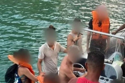 Cerca de quarenta turistas são resgatados com vida após 5h em uma embarcação à deriva na Ilha Grande