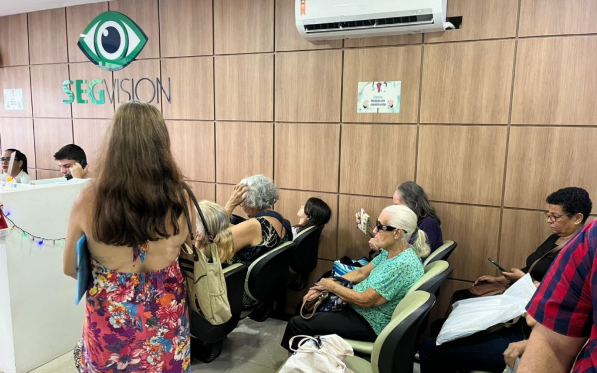 Nilopolitanos aguardando atendimento para os exames de visão