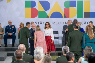 Lula cumprimenta oficiais-generais recém-promovidos das Forças Armadas