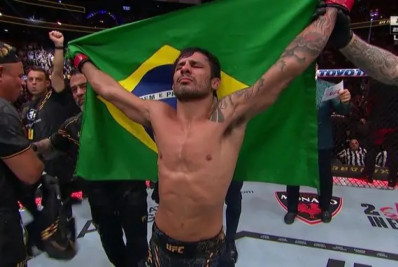 Alexandre Pantoja supera Royval no UFC 296 e mantém título dos moscas