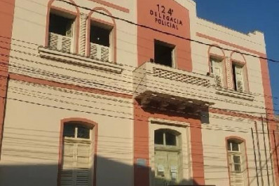 Dois homens são detidos após tentarem subornar policiais civis em Saquarema