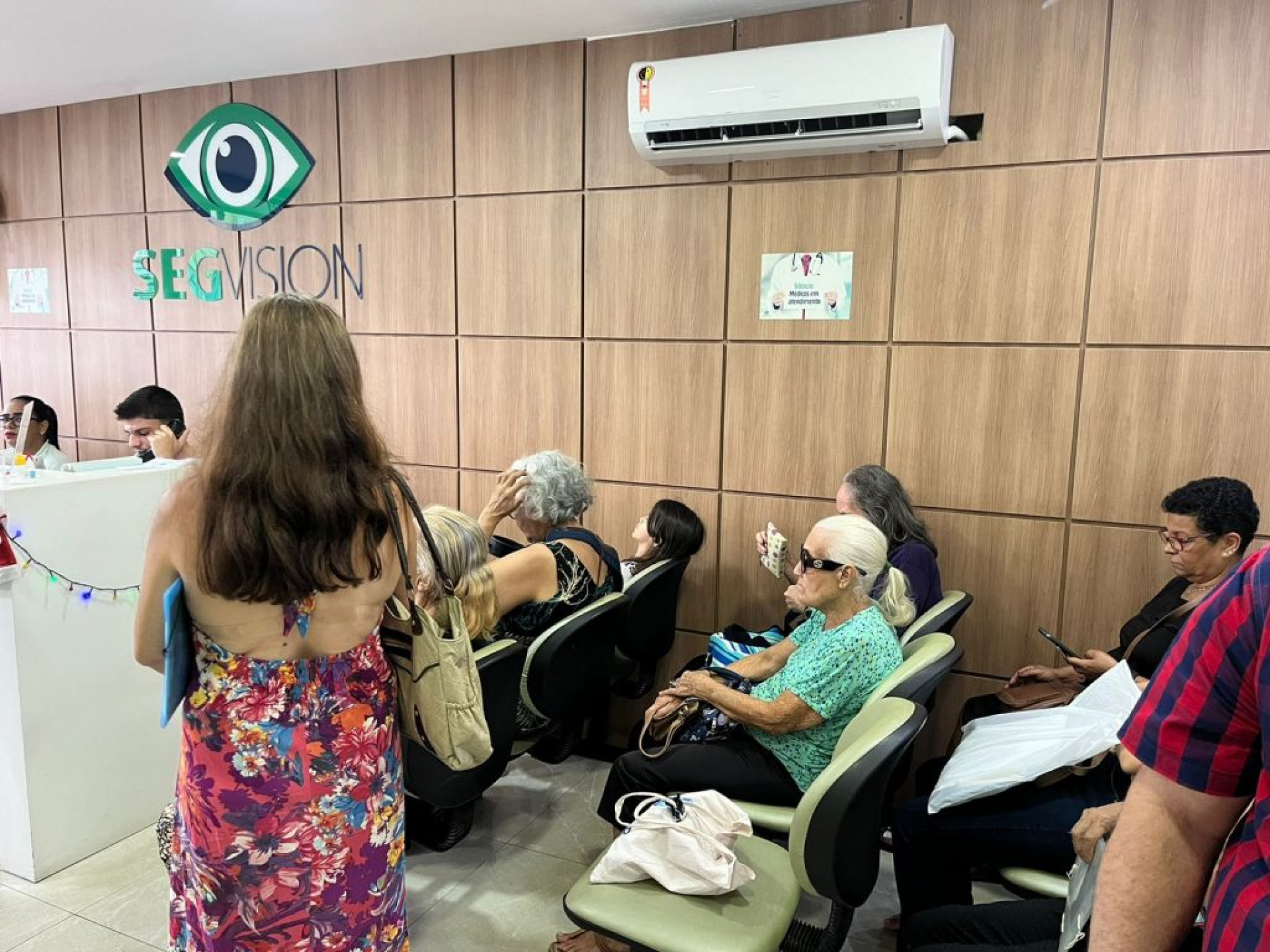 Nilopolitanos aguardando atendimento para os exames de vis&atilde;o - Divulga&ccedil;&atilde;o / PMN
