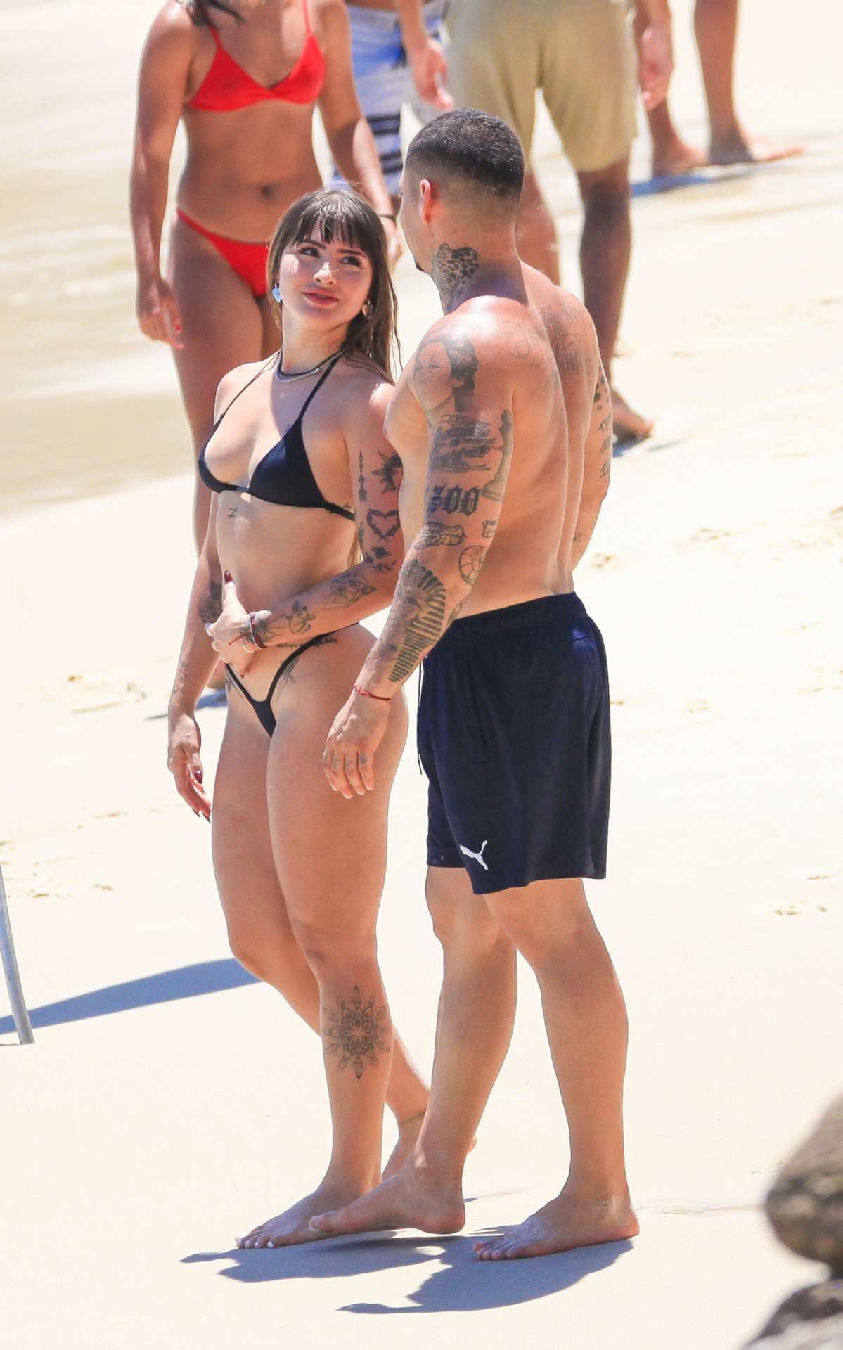 Filipe Ret e a namorada, Agatha Sá, curtem dia de praia no Rio