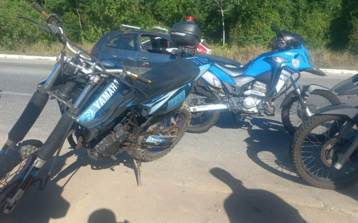 A motocicleta foi apreendida e encaminhada para perícia.

