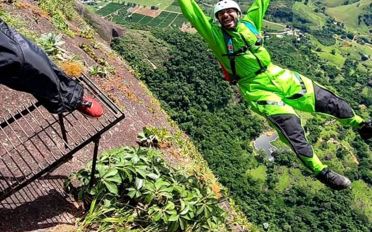 Jorge Spanner, ex-surfista profissional, morreu ao saltar de base jump - Reprodução