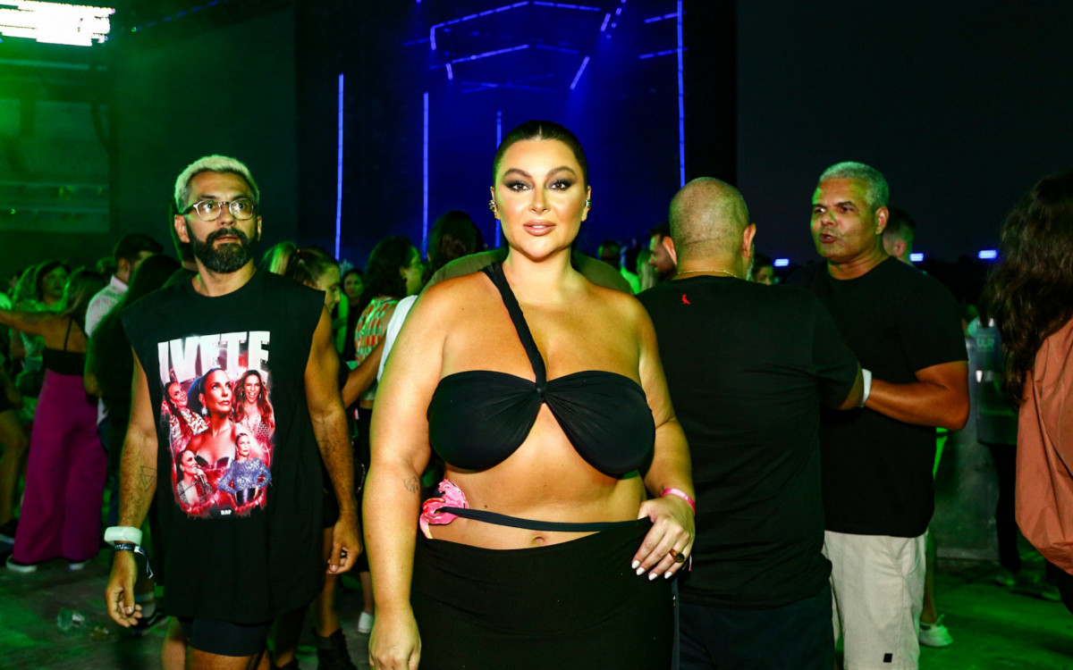 Letticia Munniz durante o show de esquenta da turnê de Ivete Sangalo, no Maracanã