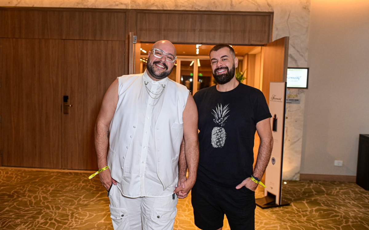 Tiago Abravanel e o marido, Fernando Poli  durante o show de esquenta da turnê de Ivete Sangalo, no Maracanã