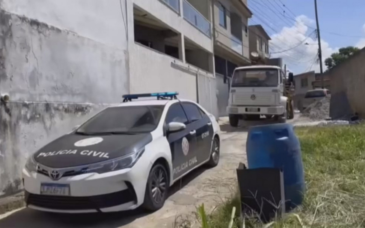 Policiais também recuperaram bens da família expulsa, incluindo geladeira, sofá, panelas, smart TV, entre outros