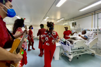 Cortejo natalino leva alegria e leveza para pacientes do Hospital Azevedo Lima