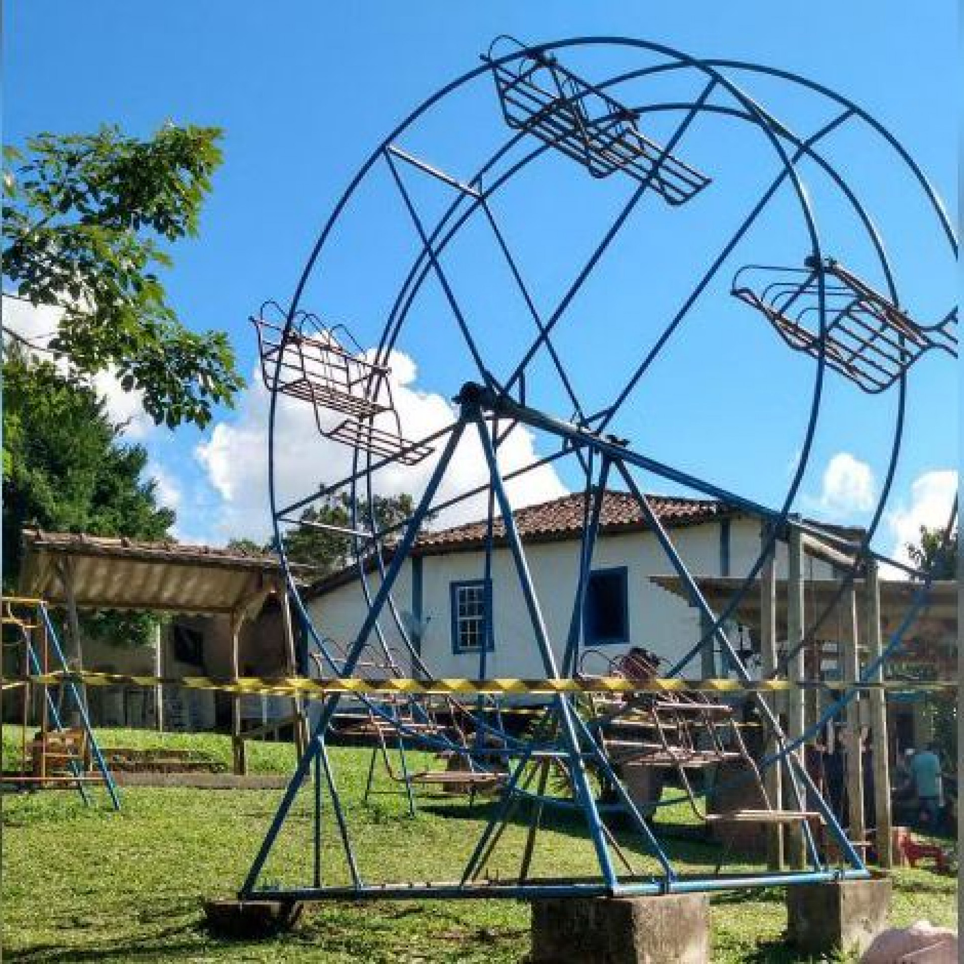 Mulher morre após cair de roda-gigante infantil - Reprodução/Redes Sociais