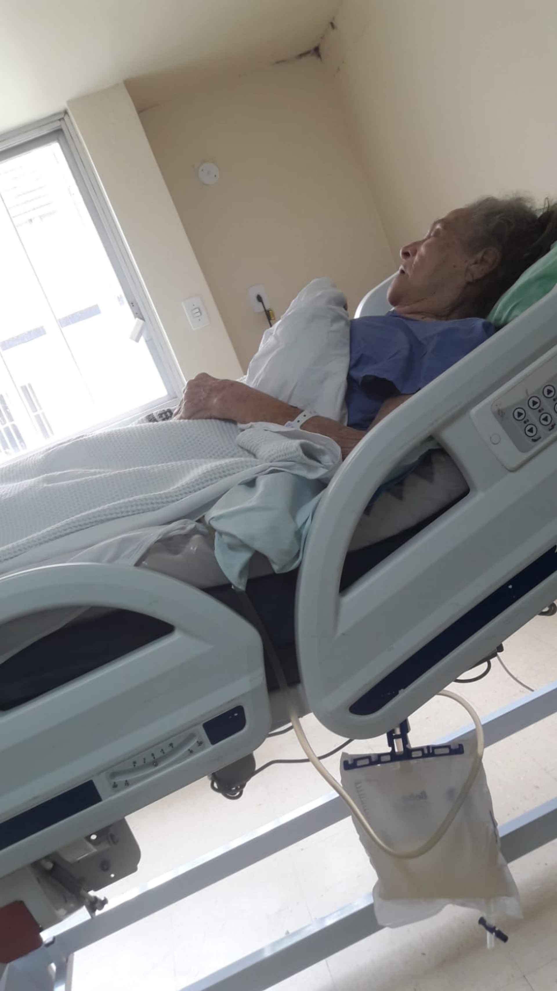 Talmes Ferreira Almeida, de 87 anos, ficou mais de dois meses internada no Hospital de Força Aérea do Galeão, onde contraiu infecção em um ferimento - Arquivo Pessoal