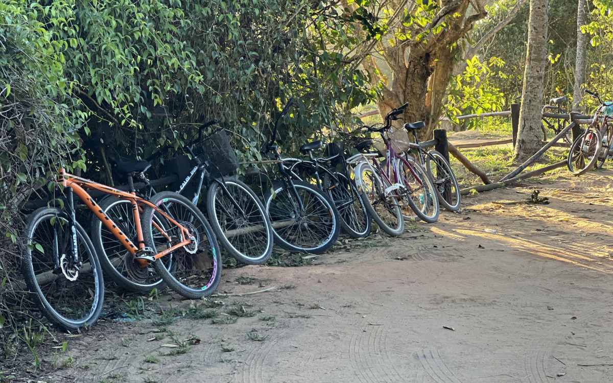 Cenário de descaso é evidente no acesso à praia por parte da Prefeitura