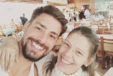 Cauã Reymond revela saudade da mãe, que faleceu após luta contra câncer: 'Ela pesava 30kg'