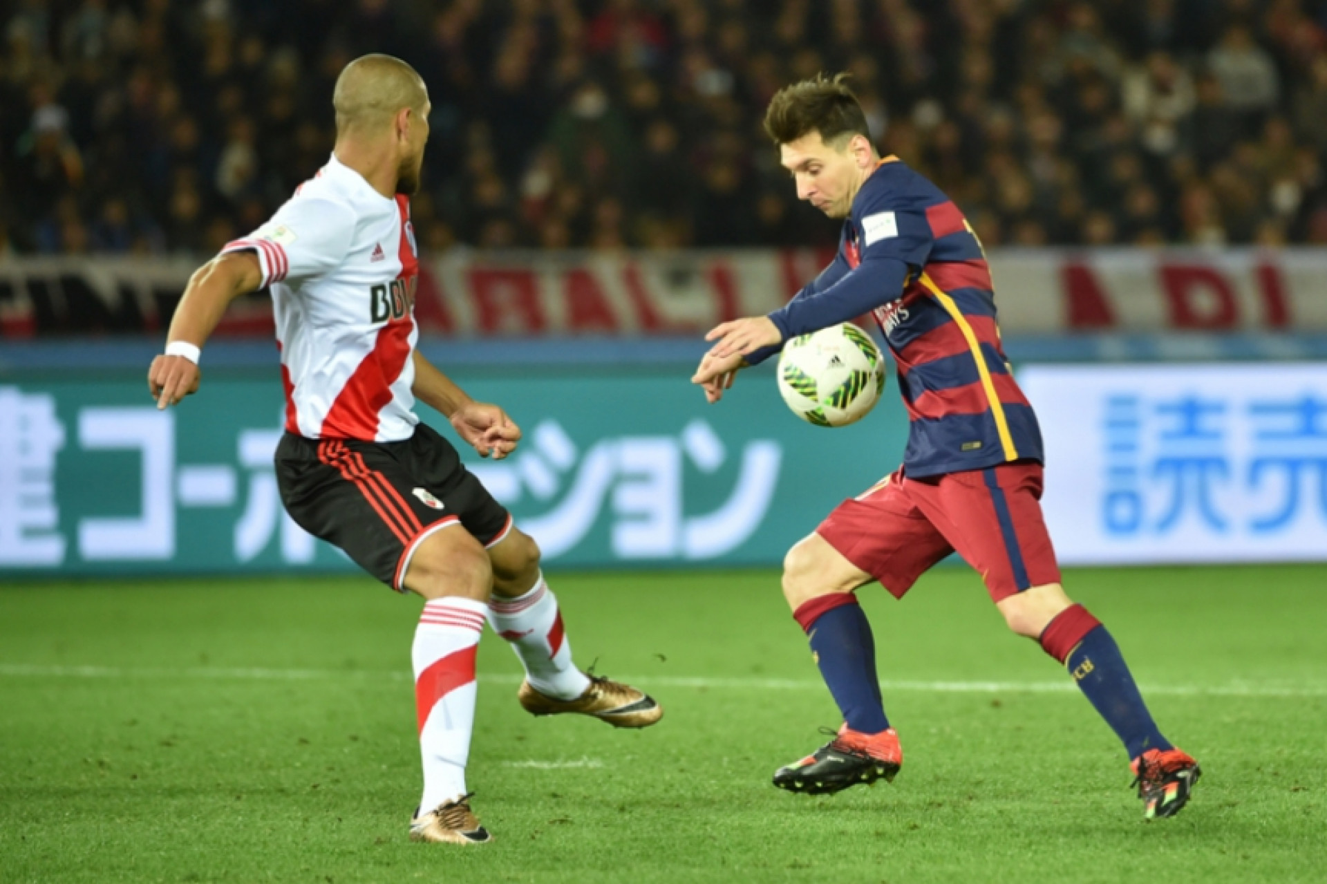 Barcelona, de Messi, venceu o River Plate, de De la Cruz, em 2015 - AFP