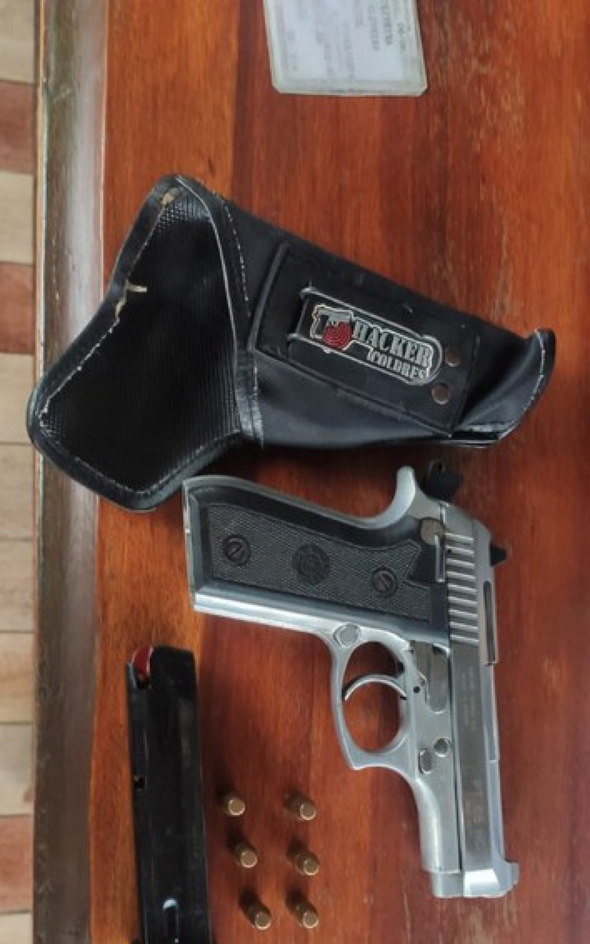 Arma apreendida com suposto segurança de Colômbia, homem suspeito de ter mandado matar Dom e Bruno
