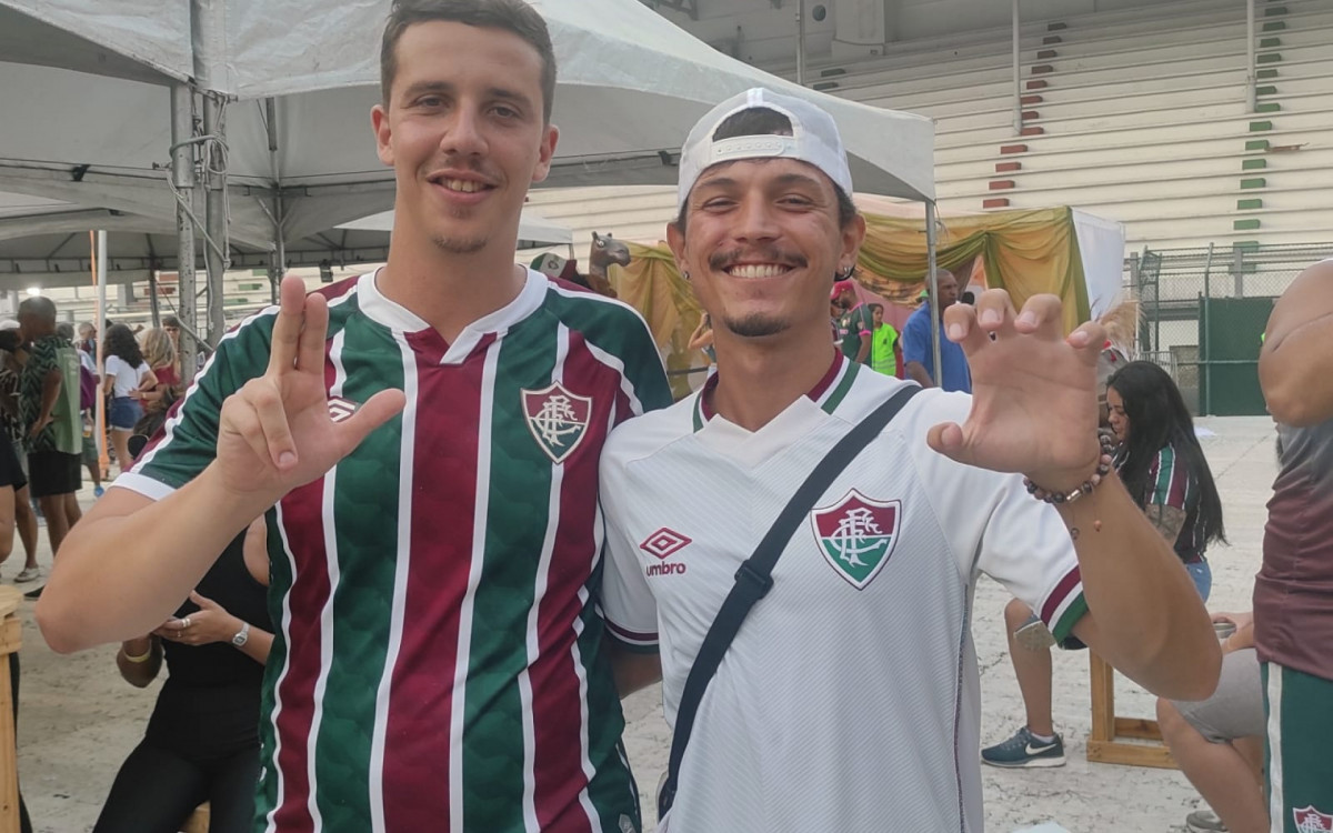 Os torcedores do Fluminense Adriano Moraes, à esquerda, e Breno Serra, à direita