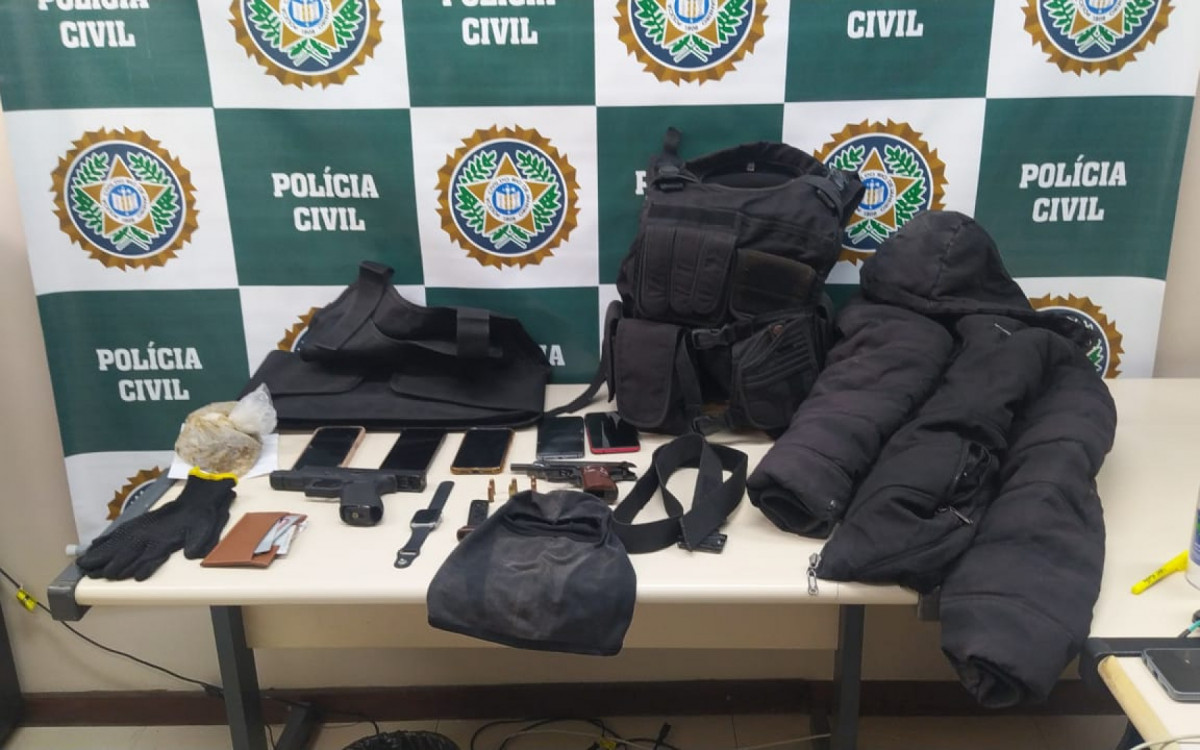 Os criminosos levaram carne envenenada para matar os cachorros na residência