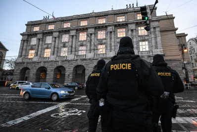 Polícia tcheca investiga motivação do ataque que deixou 13 mortos em Praga